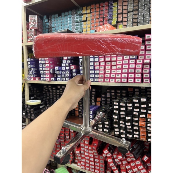 Ghế gác chân làm móng ,nail  chân inox đậm đây có màu đỏ và màu đen