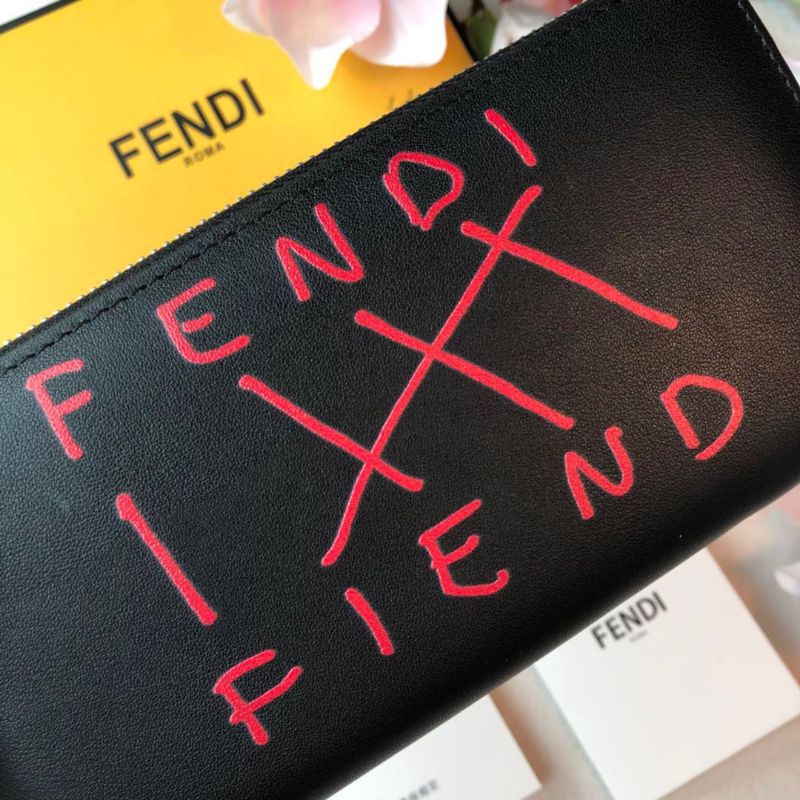 ví da nam nữ cầm tay dáng dài kéo khóa họa tiết chữ Fendi fiend