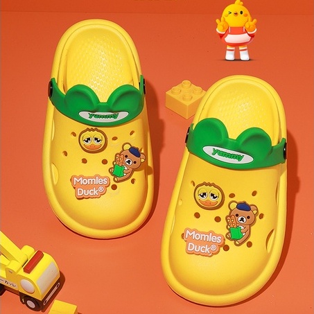 Dép sục Yummy cho bé trai bé gái, sục cross tai gấu kèm charm mềm nhẹ chống trơn Tulastore