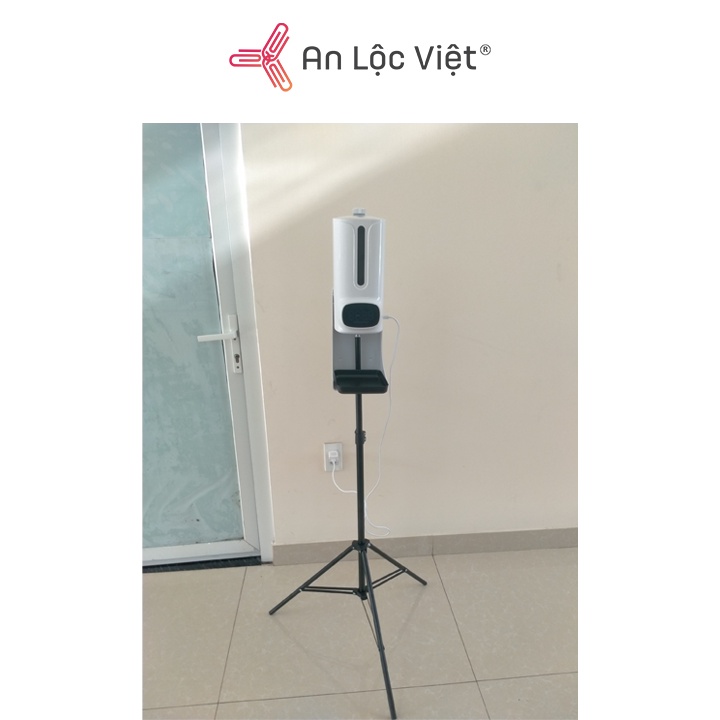 Bộ máy đo thân nhiệt tự động &amp; Xịt khử khuẩn 2 trong 1 K9 có chân đế