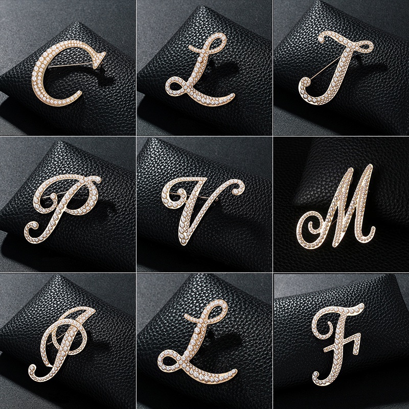 Ghim Cài Áo Hình Chữ Cái Đính Ngọc Trai Thời Trang