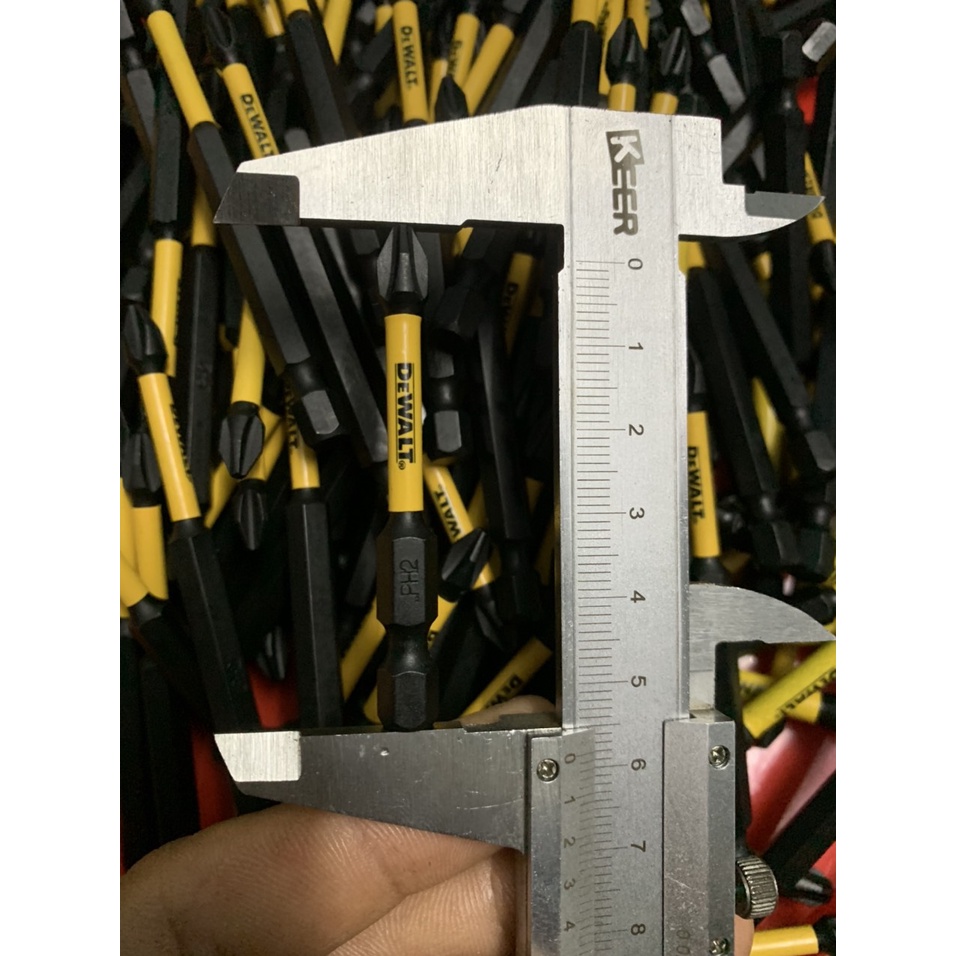 Một mũi vít Dewalt PH2 dài 58mm chính hãng có từ ( SL : 1 mũi )