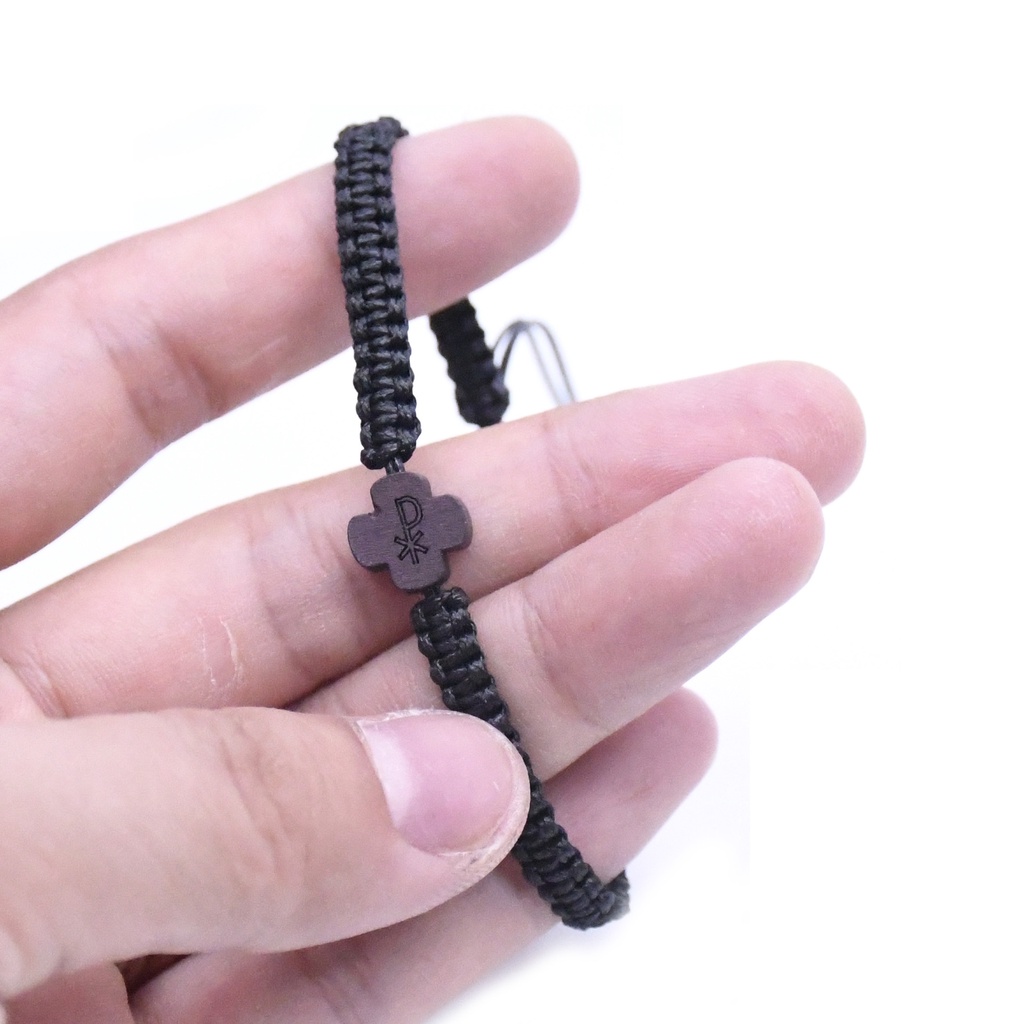 Vòng tay Công Giáo làm bằng dây thừng và gỗ hình thánh giá