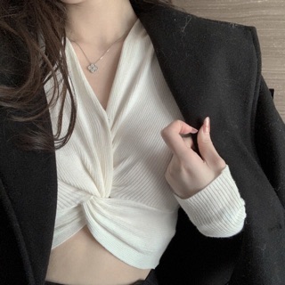 Áo croptop xoắn bụng