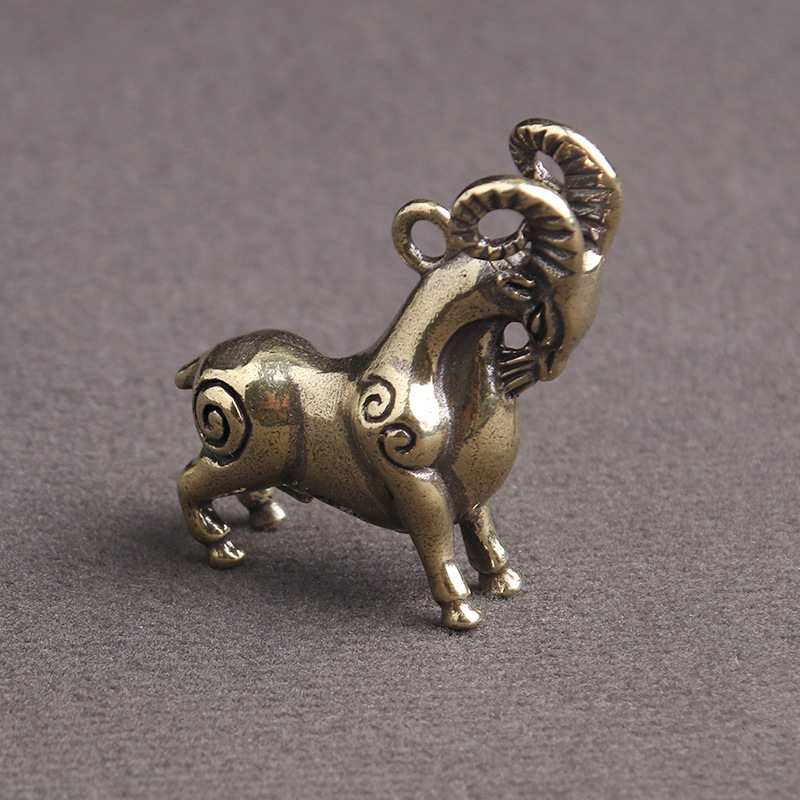 Móc khóa hình con dê may mắn cổ điển