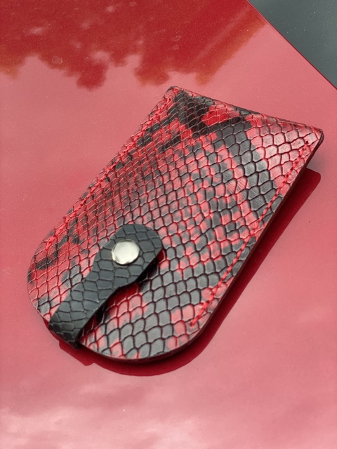 Móc khoá da dập vân trăng