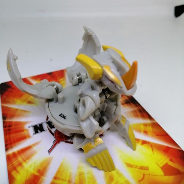 Yếu tố ánh sáng màu xám Bakugan Drago