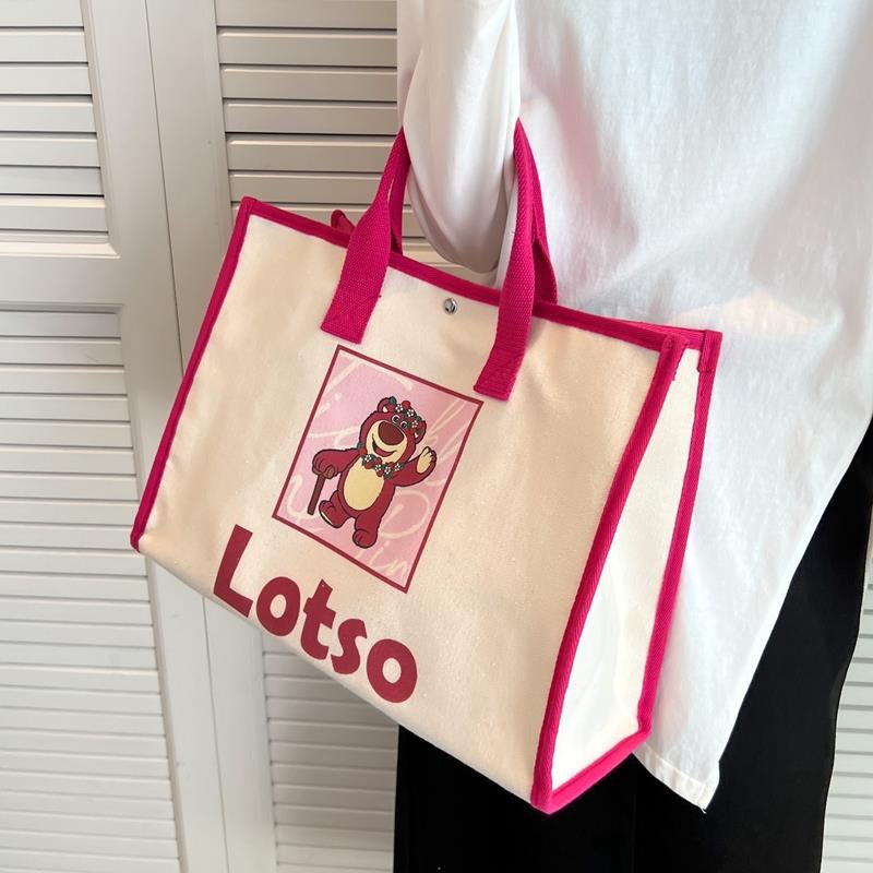 Túi quai xách gấu Dâu Lotso màu hồng siu đáng eo, đựng được nhiều đồ rất tiện lợi