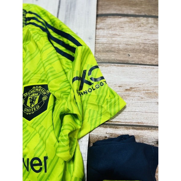 Set bộ quần áo thể thao bóng đá nam nữ vải gai mịn clb mu manchester united  áo xanh chuối quần đen logo thêu 2022 2023