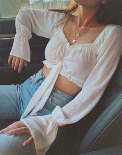 ÁO CROPTOP CỘT NƠ TAY LOE(kèm ảnh tự chụp)