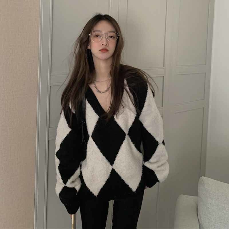 Áo sweater màu trắng đen phong cách retro Hong Kong thời trang cho nữ 2021