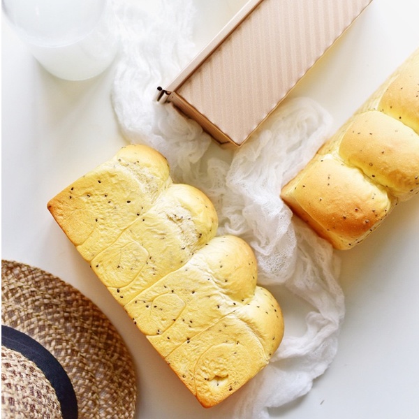 Khuôn bánh gối 300g Chefmade WK9404