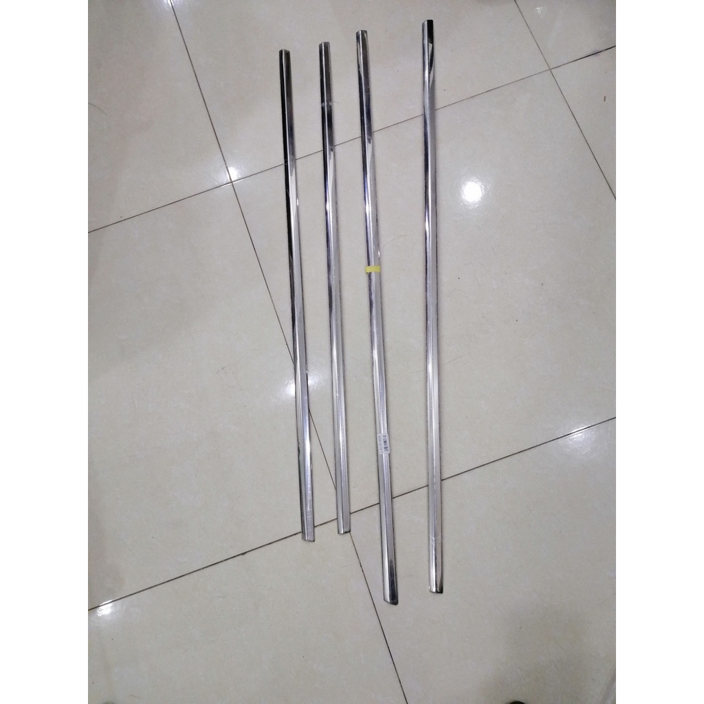 Bộ 4 ốp Nẹp viền chân kính INOX xe innova đời 2006-2015