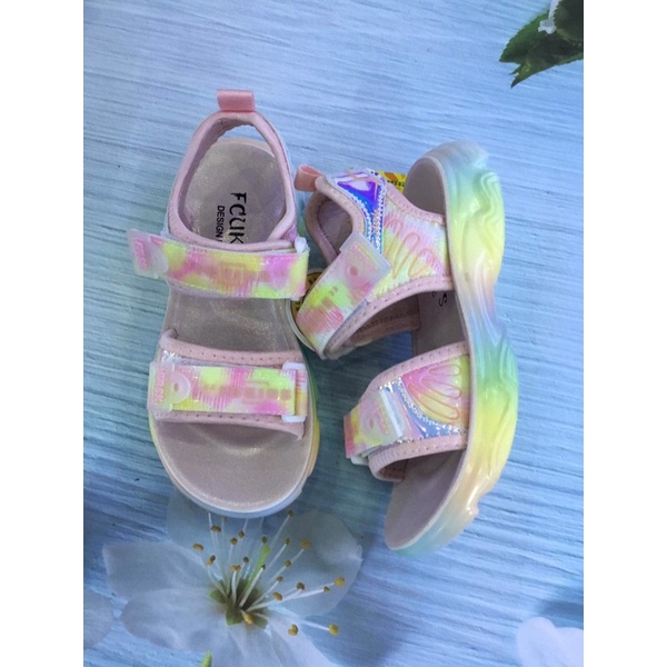 Sandan mùa hè cho bé gái