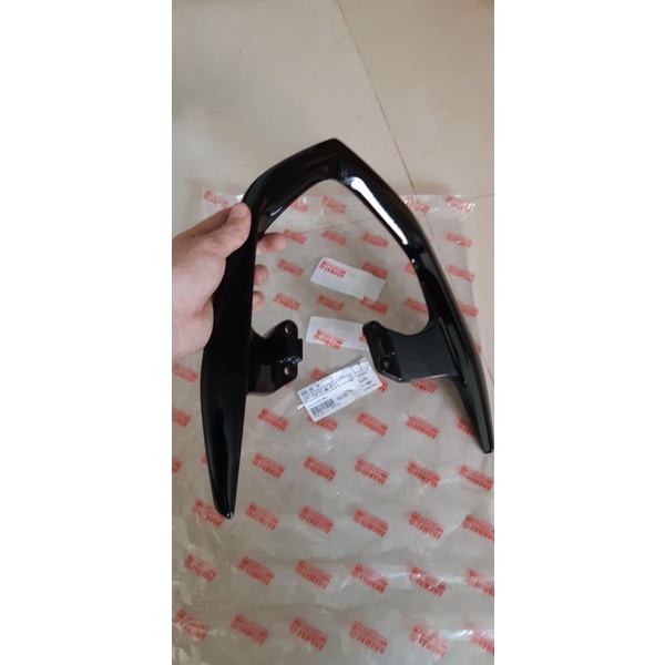 Quai yên (Tay dắt)  Nouvo 4 - 5 - 6 zin chính hãng Yamaha Màu Đen