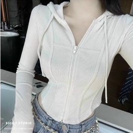 áo thun gân tay dài có nón may đường chỉ dọc thân áo xinh