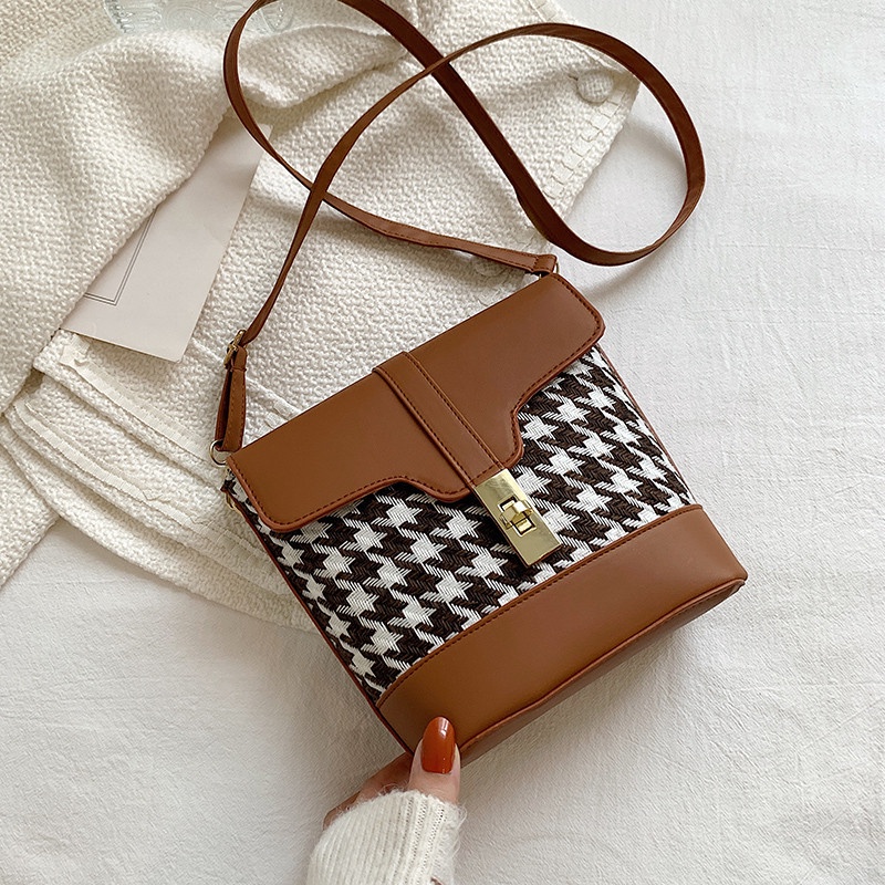 Túi đeo chéo vai thời trang phong cách Retro đơn giản 2021