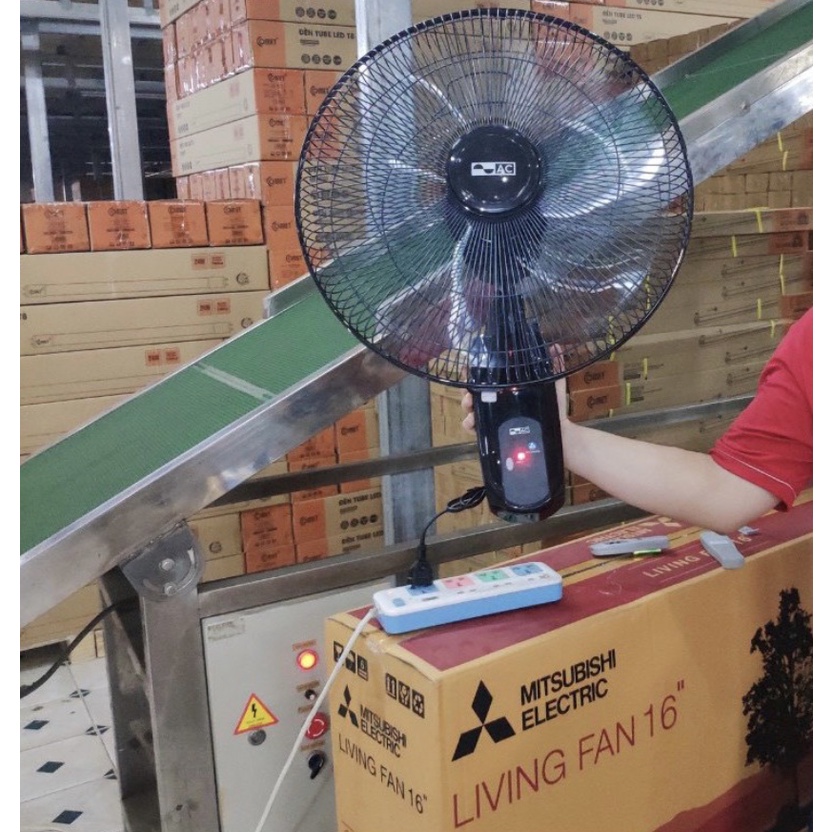 Quạt Treo Tường AC AWF01A163 Made in Malaysia, công suất 50W, remote điều khiển