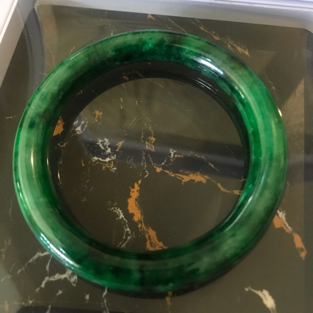 Vòng Ngọc xanh jade nhập Hongkong