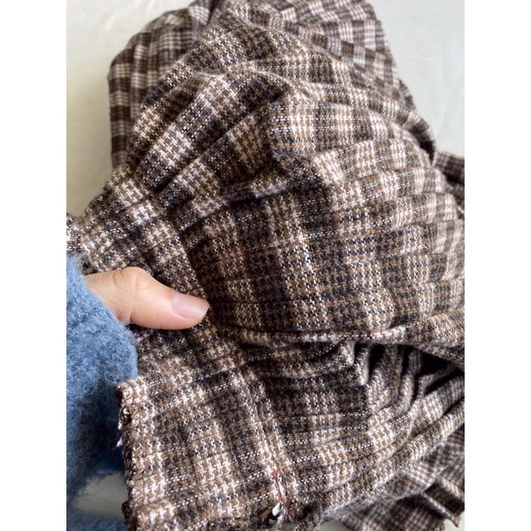 Chân váy midi kẻ caro