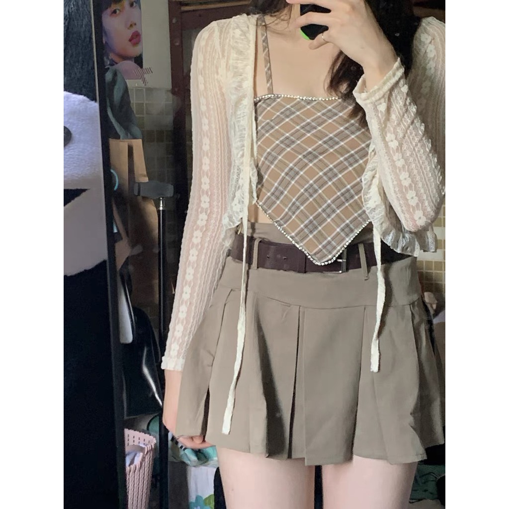 Bộ áo hai dây + áo khoác + chân váy xếp ly + áo cardigan ngắn ngọt ngào thời trang cho nữ