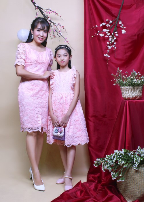 Đầm tiệc bé gái ren hoa hồng GDT004 Jadiny