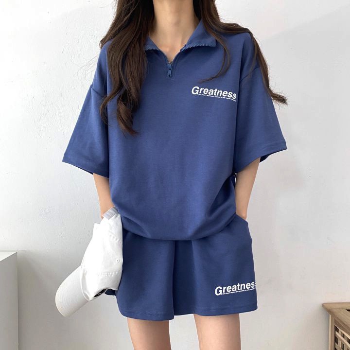Bộ đồ nam nữ form rộng, áo polo khóa kéo in chữ Greatness kèm quần đùi thêu logo chất liệu cotton nhiều màu