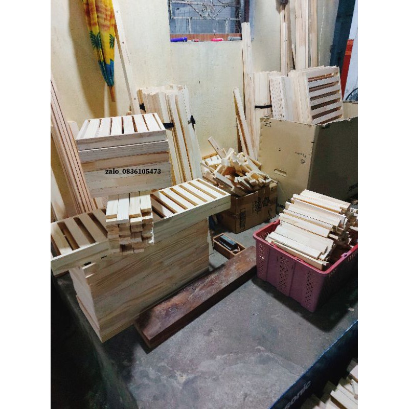 tấm gỗ + 2 ke góc bé + móc chữ L