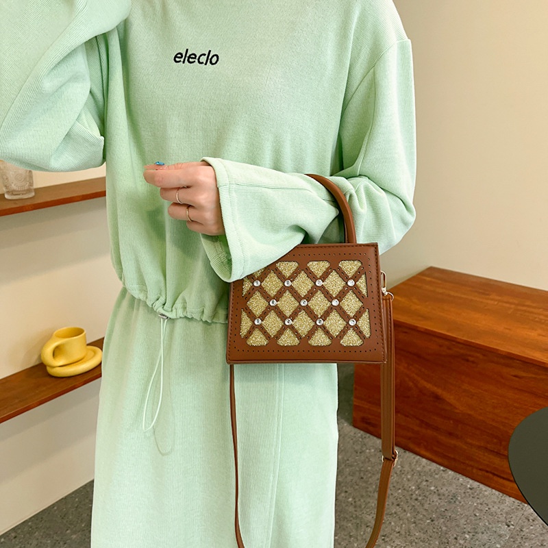 Túi xách nữ JASMIN NOIR phối đinh tán thiết kế rỗng độc đáo