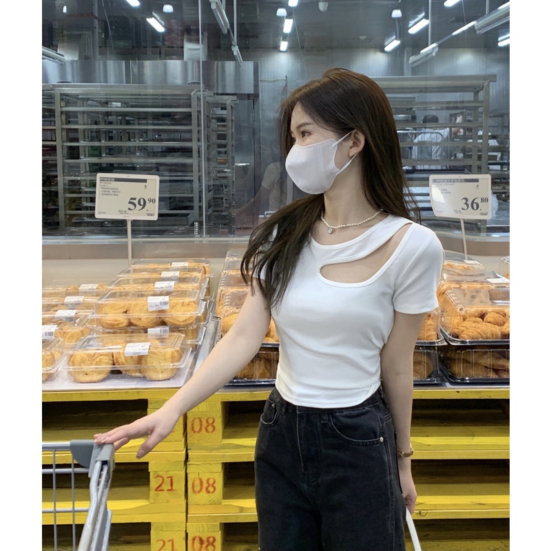 Áo Thun Nữ Ngắn Tay Khoét Lỗ Thời Trang