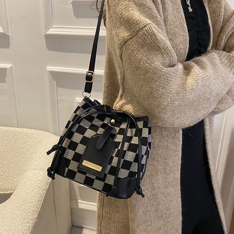 Túi xách IELGY đeo chéo vai in họa tiết bàn cờ giản dị cho nữ