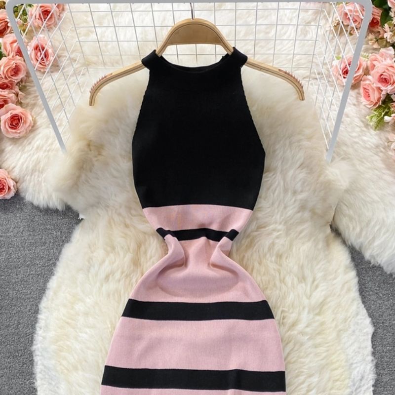 Đầm len body cổ yếm phối sọc