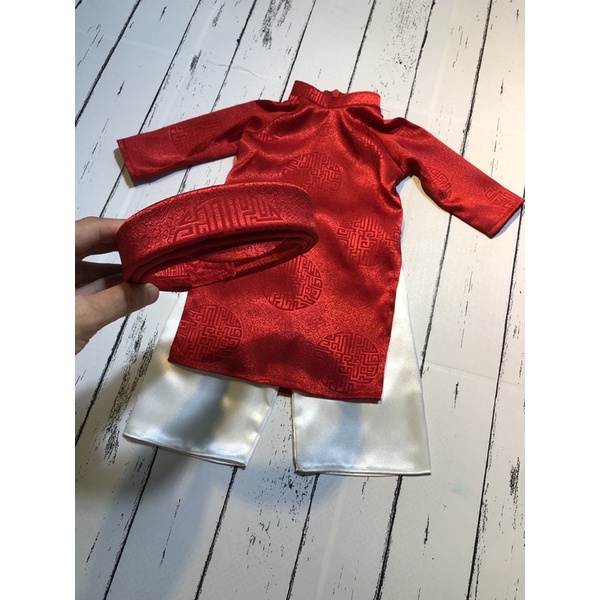 Áo dài lụa đỏ cho bé