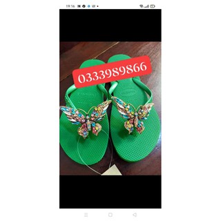Dép gắn charm bắt ốc vặn