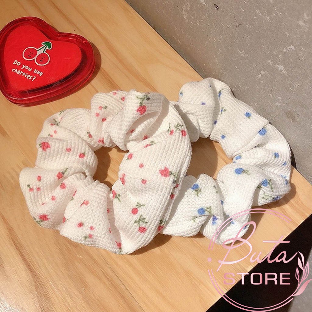 Dây Buộc Tóc Scrunchies Hoa Hồng Nhỏ Nền Trắng Buta Sr05