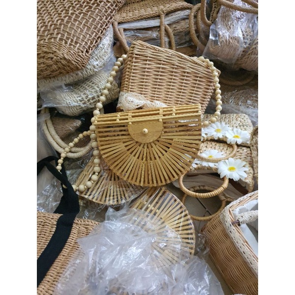 Túi cói đi biển nan tre size nhỏ dây đeo hạt gỗ siêu đẹp