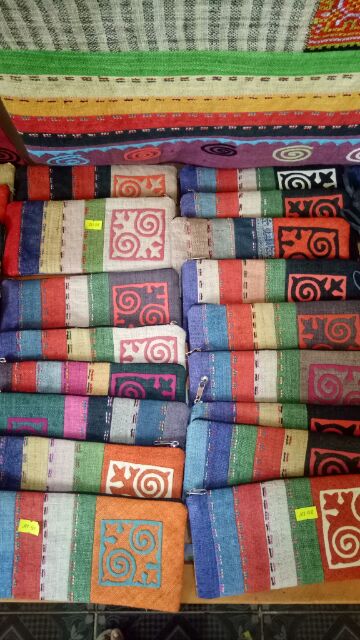 Ví dài thổ cẩm Lanh Hà Giang