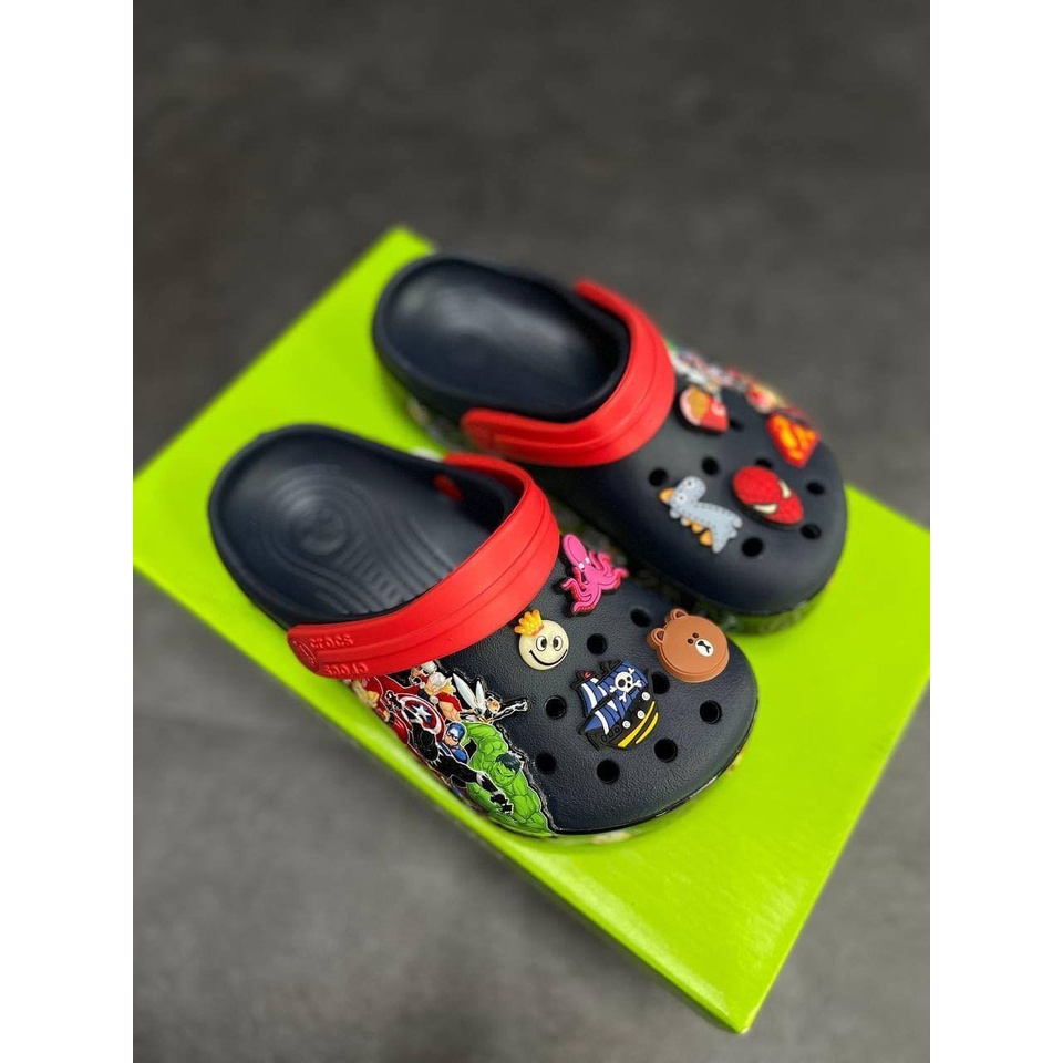 MAK - Dép Crocs Trẻ Em Mavel Avengers Band Kids, Thiết kế đúc nguyên đôi chắc chắn, Đi mưa đi nước, Hạn chế trơn tốt