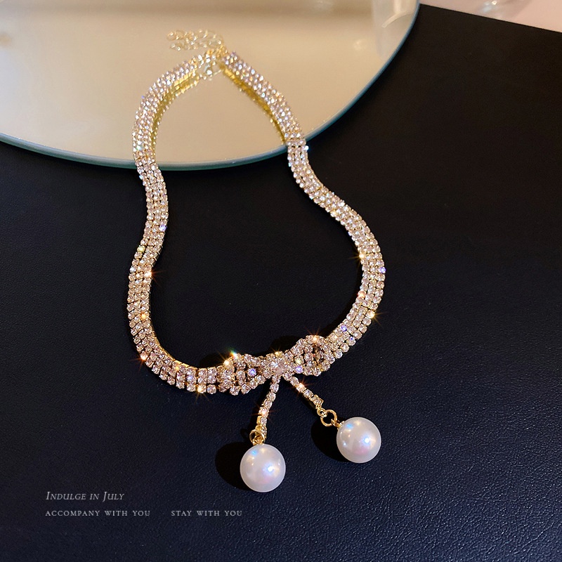 Vòng cổ Đính Đá Ngọc Trai Và Nơ Phong Cách Thời Trang Sang Trọng 2022