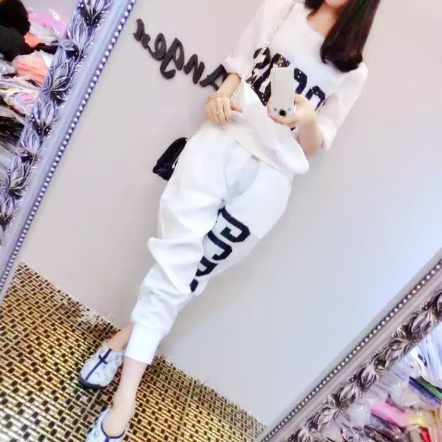 Nhà ga châu Âu mùa xuân và hè năm 2021 bộ đồ thể thao điểm tay áo quần học sinh trang phục nữ giản dị hai mảnh rộn