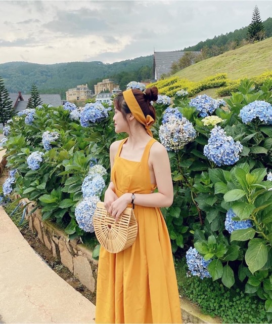 ĐẦM MAXI VÀNG HỞ LƯNG | BigBuy360 - bigbuy360.vn