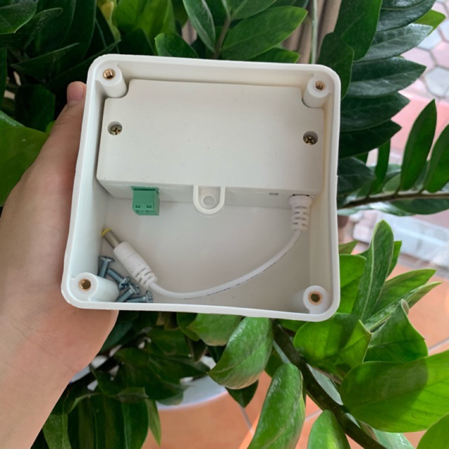 Hộp kỹ thuật lắp camera quan sát kèm nguồn kích thước 11 x 11 x 5 cm