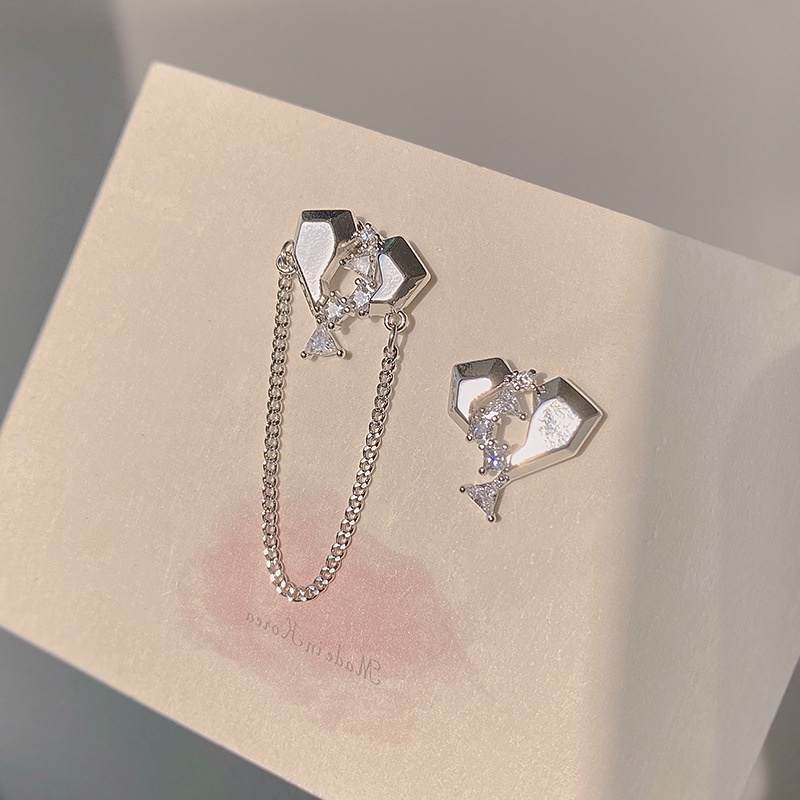 Khuyên Tai Thép Không Đối Xứng Đính Đá Zircon Phong Cách Hàn Quốc S925