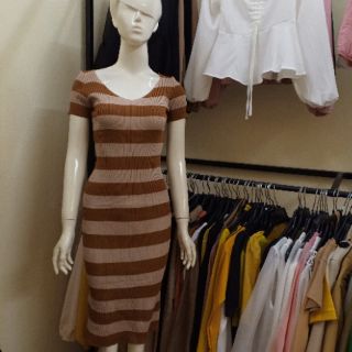 Váy kẻ body