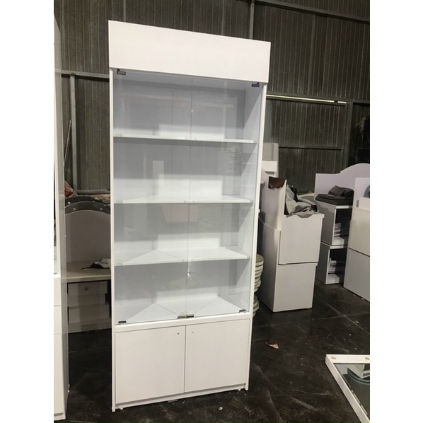 tủ sản phẩm 1m8x2m có kính