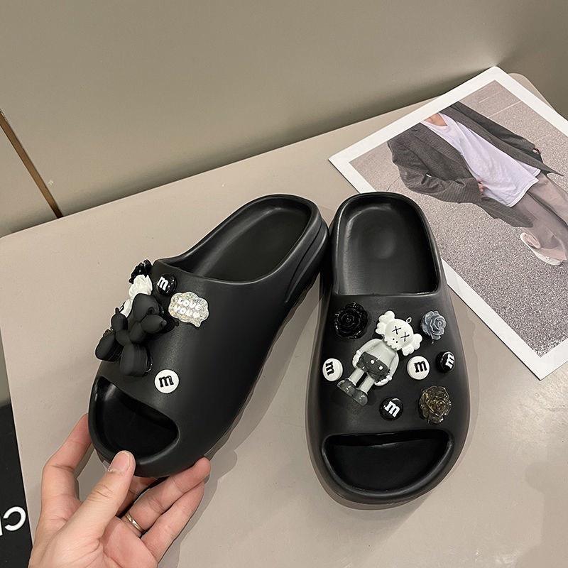 Dép đúc quai ngang hình Kaws 2022