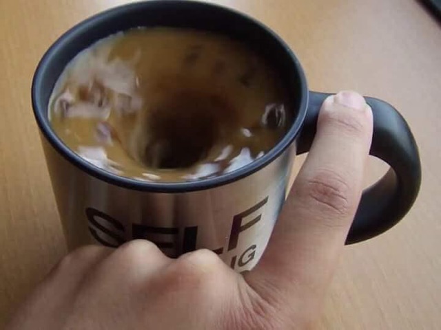 Cốc tự khuấy