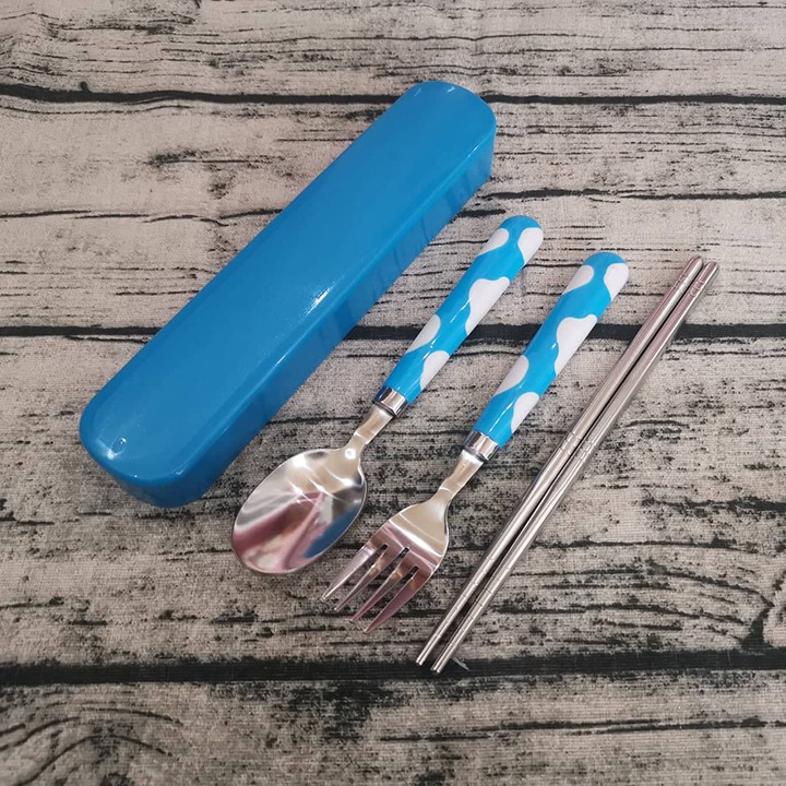 HCM -Hộp muỗng đũa nĩa inox 304 họa tiết chấm bi trẻ trung hiện đại cho văn phòng