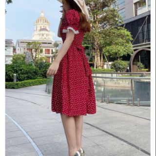 Váy cổ ren