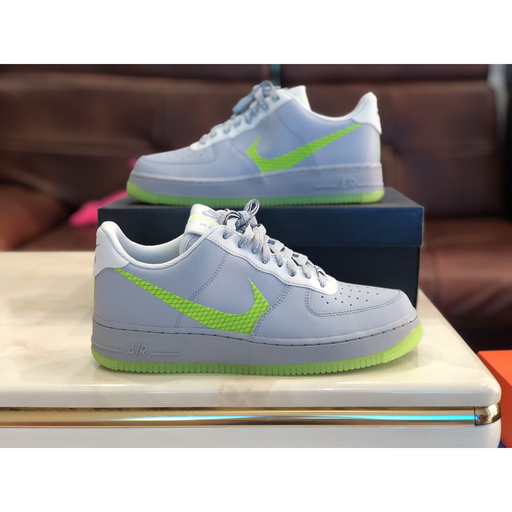 Giày hiệu Nike Air Force 1 '07 LV8 Wolf Gray Ghost Green